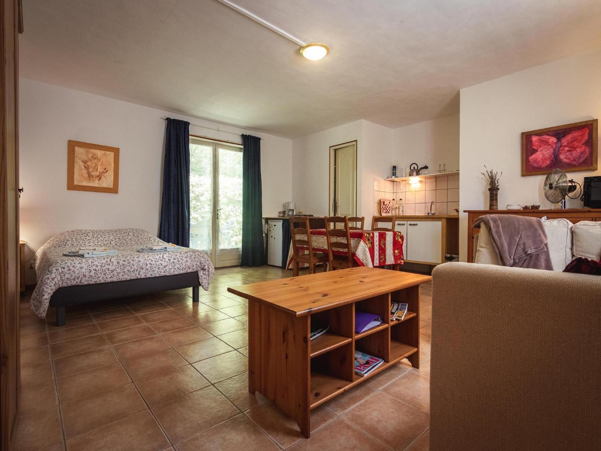 Appealing Apartment In Vezac With Swimming Pool ベナック・エ・カズナック エクステリア 写真