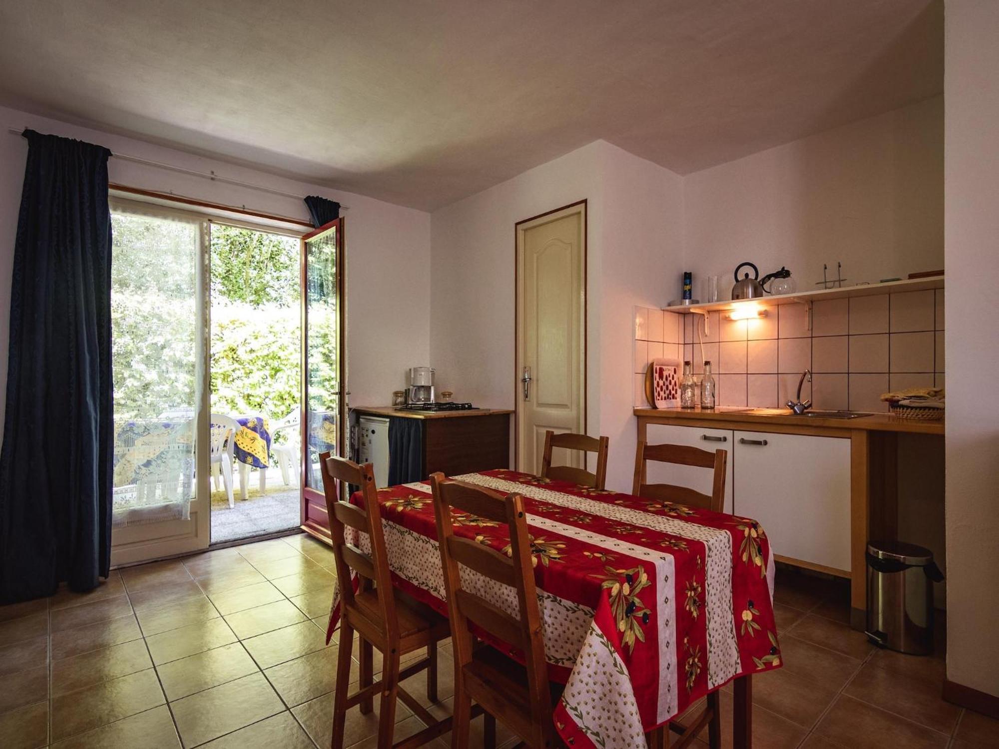 Appealing Apartment In Vezac With Swimming Pool ベナック・エ・カズナック エクステリア 写真