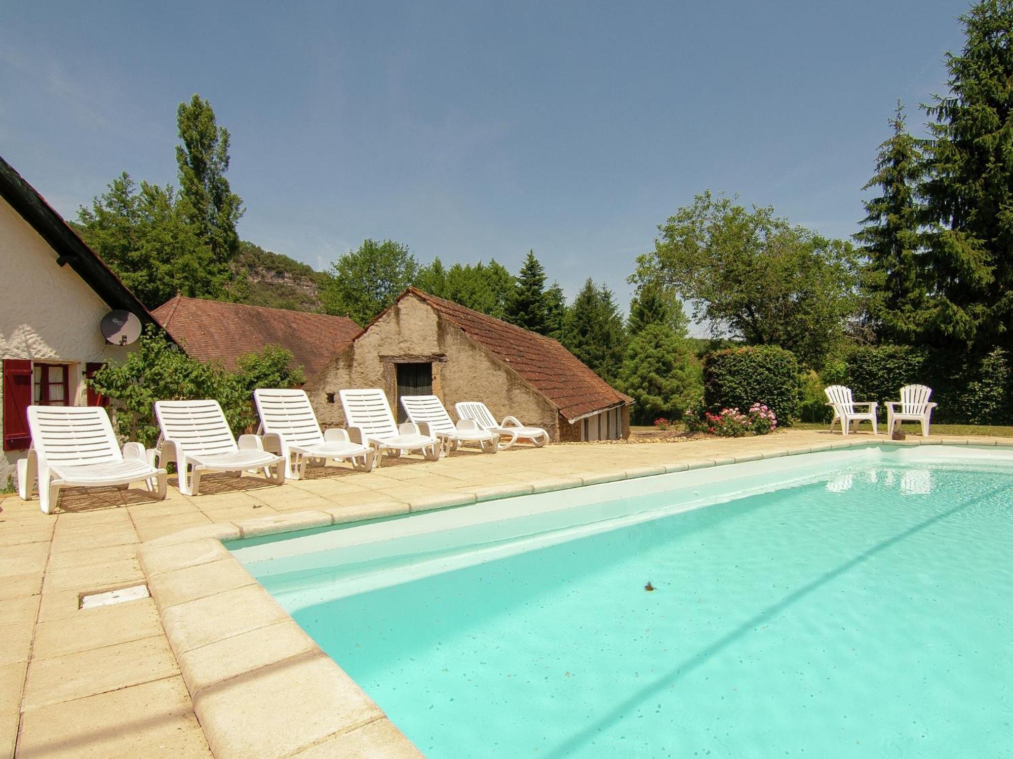 Appealing Apartment In Vezac With Swimming Pool ベナック・エ・カズナック エクステリア 写真