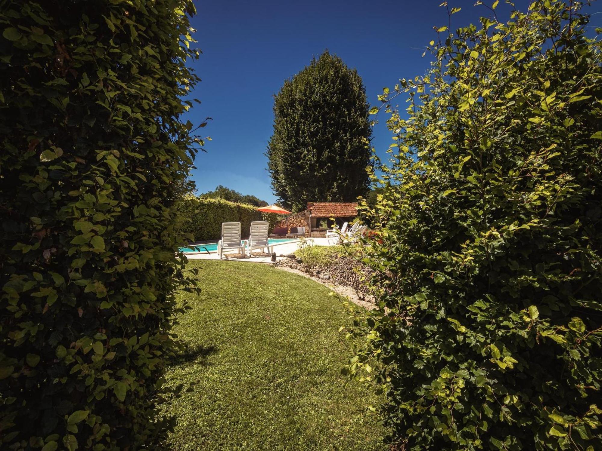 Appealing Apartment In Vezac With Swimming Pool ベナック・エ・カズナック エクステリア 写真
