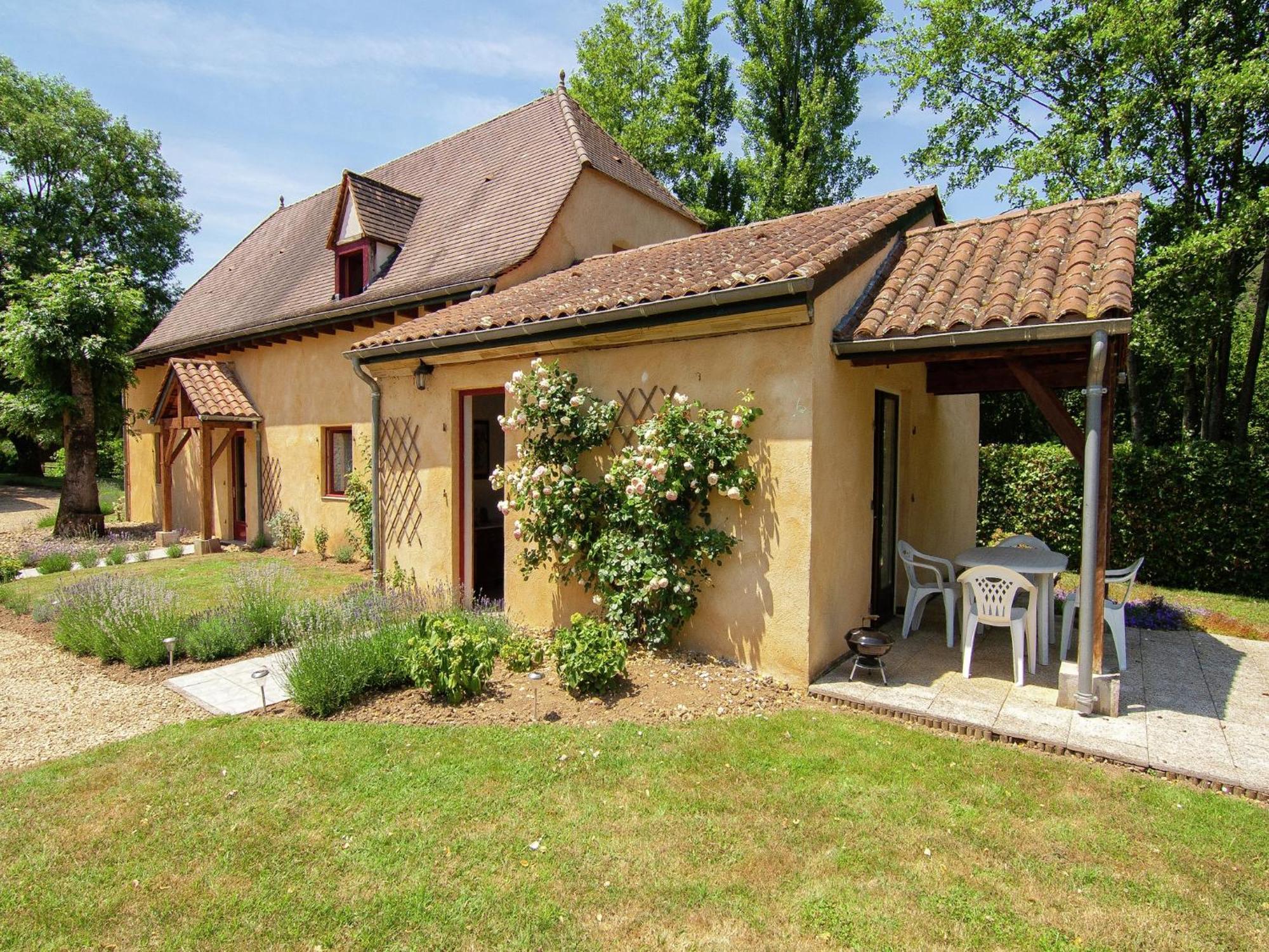 Appealing Apartment In Vezac With Swimming Pool ベナック・エ・カズナック エクステリア 写真