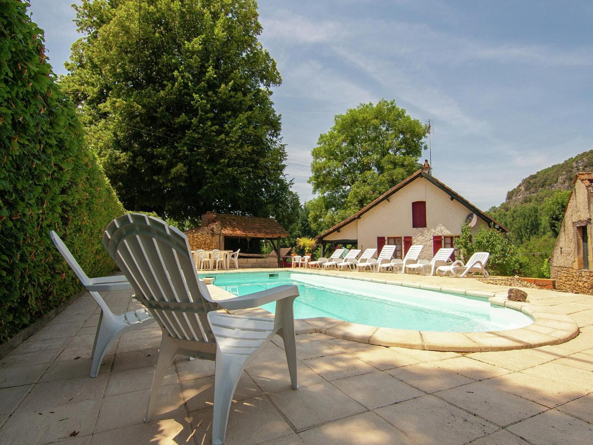 Appealing Apartment In Vezac With Swimming Pool ベナック・エ・カズナック エクステリア 写真